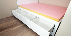 Kõrgläikeline voodi